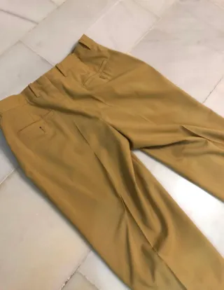 Traje de chaqueta y pantalón beige