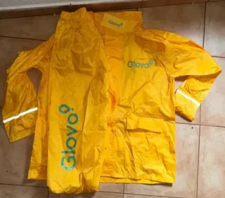 Chubasquero Glovo Amarillo Talla M+Casco+Chaleco.