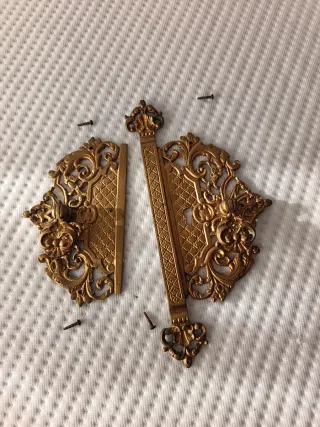 Herraje antiguo decorativo dorado