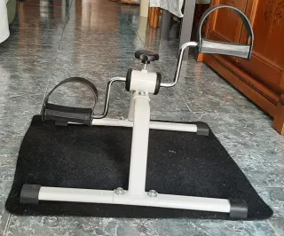 Pedaleador estático para ejercicio en casa