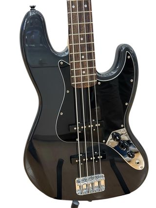 BAJO 4 CUERDAS SQUIER FENDER JAZZ BASS + FUNDA FENDER