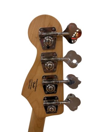 BAJO 4 CUERDAS SQUIER FENDER JAZZ BASS + FUNDA FENDER