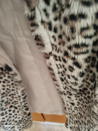 Abrígo niña talla 10-14 años. Es muy suave.