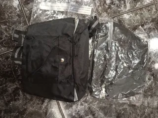 2x4€riñoneras/bandoleras/neceser hombre negras