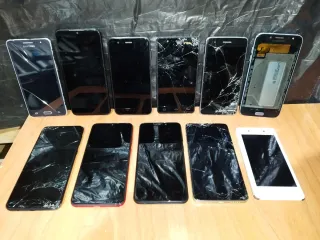 LOTE 41 SMARTPHONE PER RICAMBI