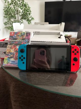 Nintendo Switch + Mario Kart 8 Deluxe