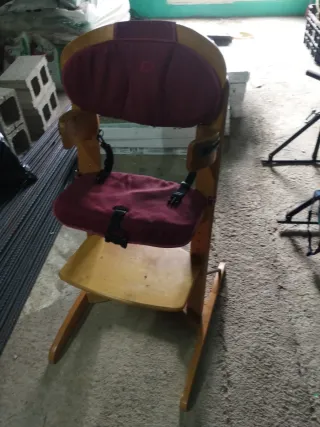 Silla de bebé de madera