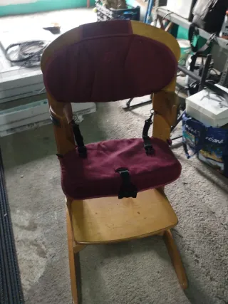 Silla de bebé de madera