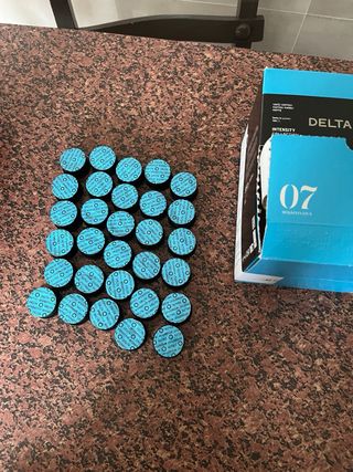 Cafetera Delta Q MiniQool Roja + 235 cápsulas