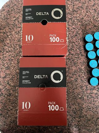 Cafetera Delta Q MiniQool Roja + 235 cápsulas