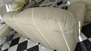 Sofá de piel beige en muy buen estado Case nuevos