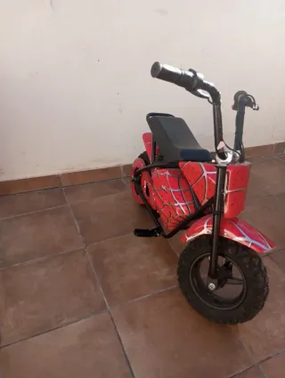 Moto eléctrica infantil roja de espiderman