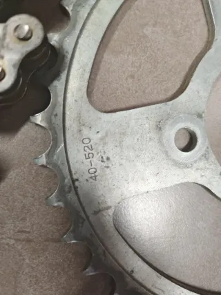 Corona, cadena Suzuki LTZ 400