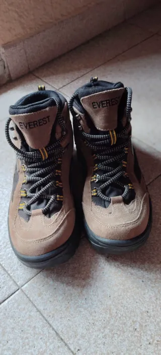 Botas de montaña Everest marrones y negras