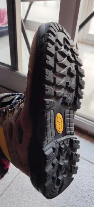 Botas de montaña Everest marrones y negras