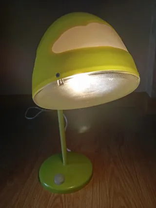 Lámpara escritorio.