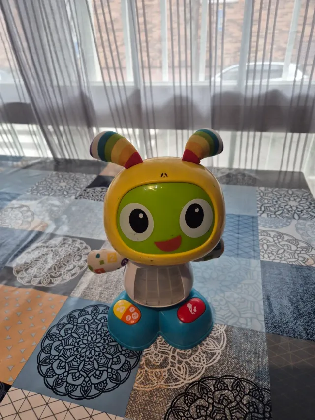 Robot con luces y música