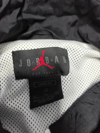 Chaqueta Cortavientos Jordan Blanca y Roja