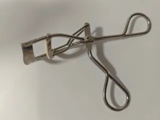 Rizador de pestañas metálico