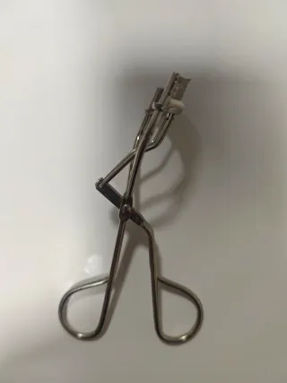 Rizador de pestañas metálico