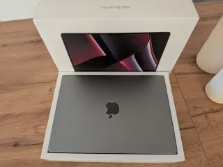 MacBook Pro M2 16GB 512GB
