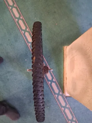 Rueda de bicicleta con piñones