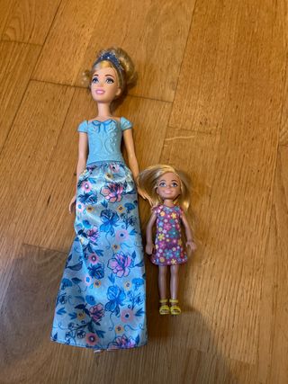 Cenicienta y Barbie pequeña