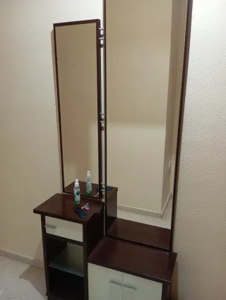 Mueble de entrada con espejo