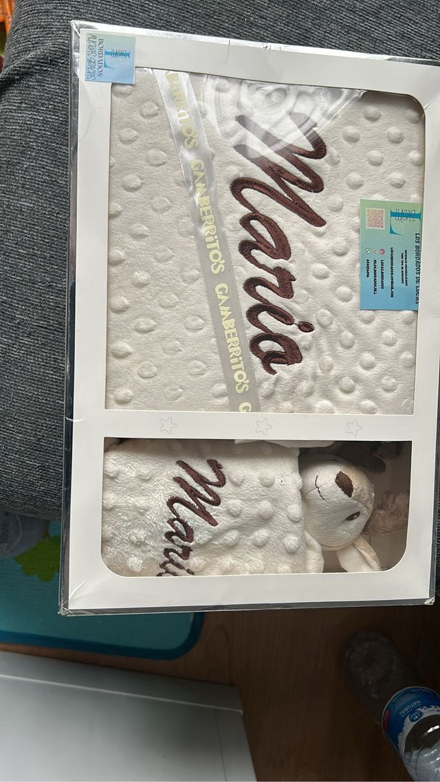 Manta de apego Dudu con nombre bordado