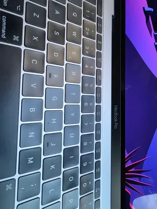 macbook pro 13 inch 2017 i5  128GB