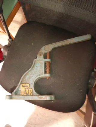 Prensa manual Pilar.Antigua