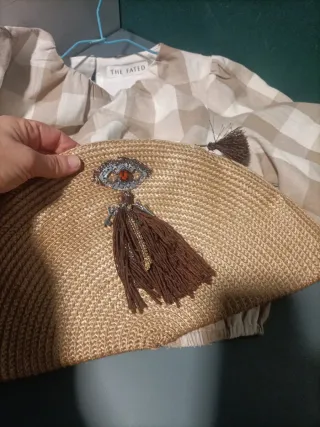 Lote: Blusa The Fated y Bolsos Madera