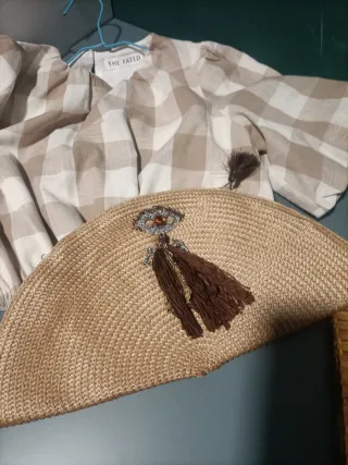 Lote: Blusa The Fated y Bolsos Madera