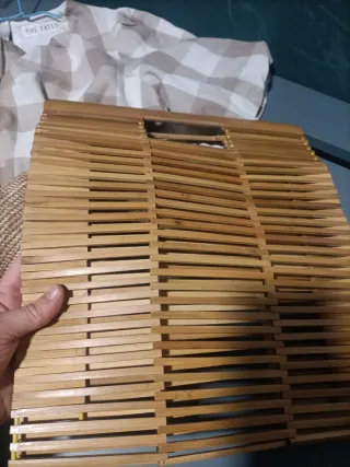 Lote: Blusa The Fated y Bolsos Madera