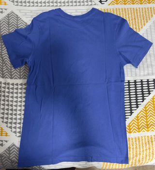 Camiseta Nike Azul con Múltiples Logos