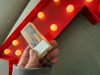 Flecha Roja Decorativa con Luces LED