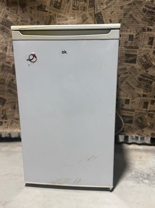 Nevera pequeña con congelador (bajo encimera)