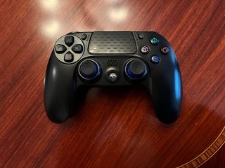 PS4 Slim 1TB Negra + mando + juegos + funda