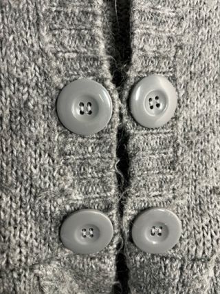 Cardigan grigio con collo largo