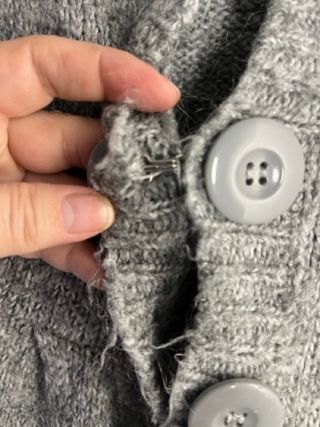 Cardigan grigio con collo largo