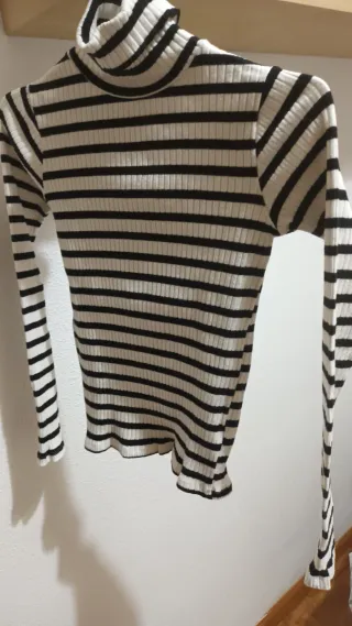 Jersey cuello alto rayas blanco y negro