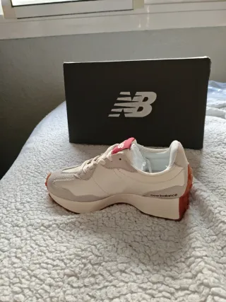 New Balance 327 Talla 35 Beige/Rojo