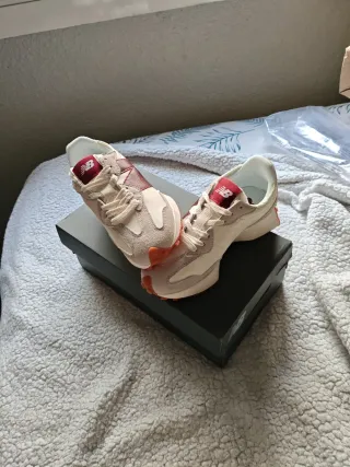 New Balance 327 Talla 35 Beige/Rojo