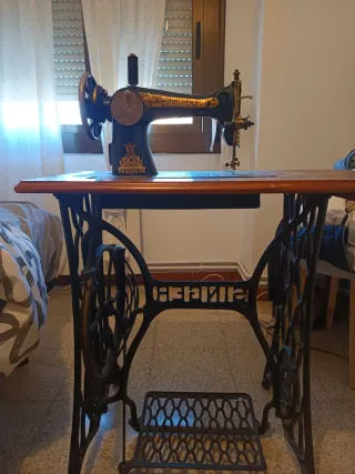 Máquina de coser Singer antigua
