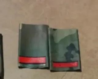 Hombreras militares camuflaje con banda roja