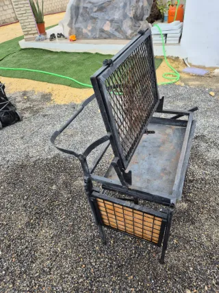 Barbacoa artesanal con parrilla giratoria