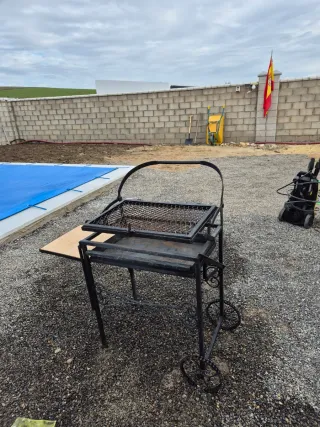 Barbacoa artesanal con parrilla giratoria