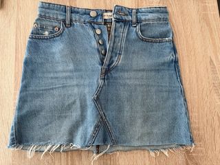 Falda vaquera desgastada