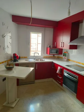 Cocina completa roja y plateada