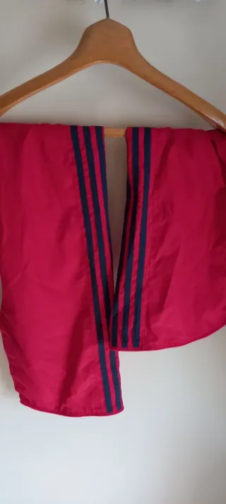 Chaqueta deportiva Adidas roja
